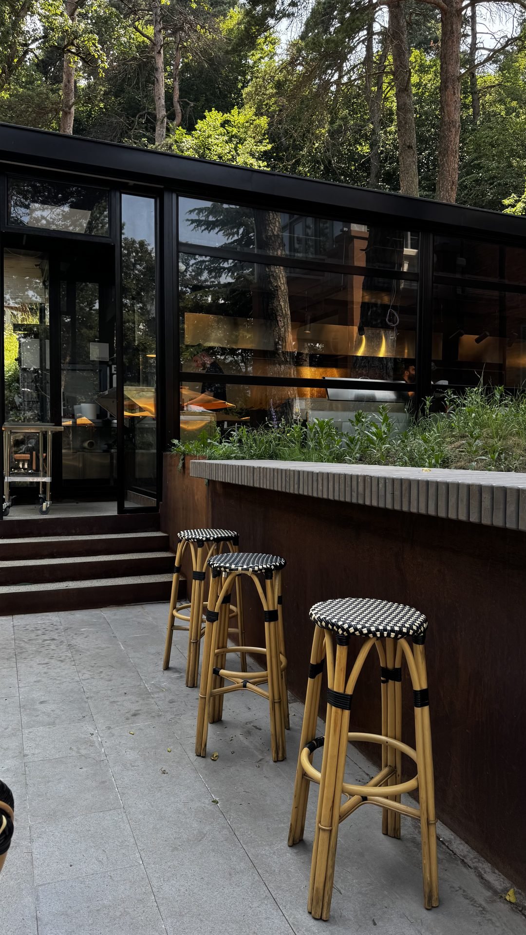 Cabinet Café & Restaurant image 1