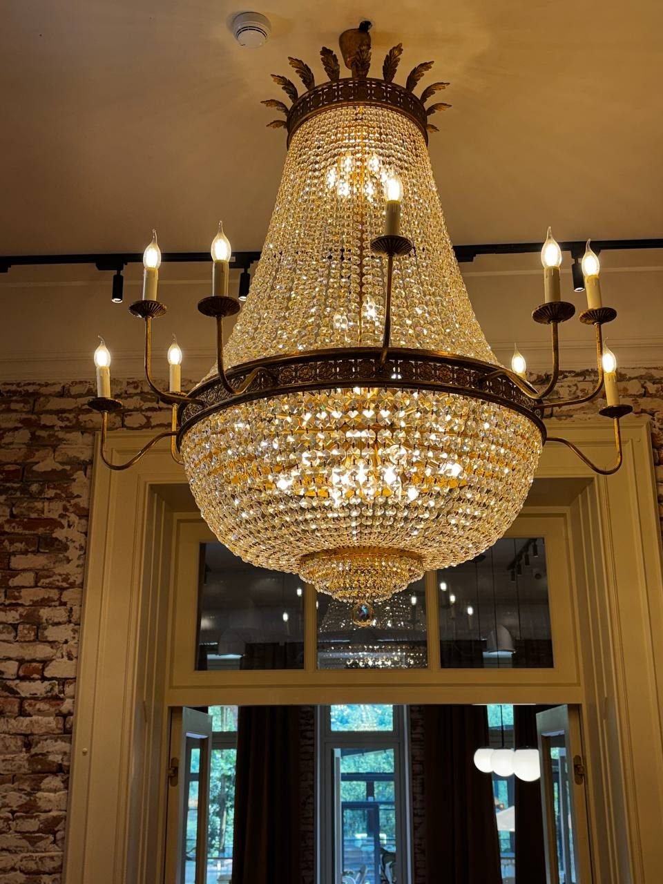 Cabinet Café & Restaurant image 2
