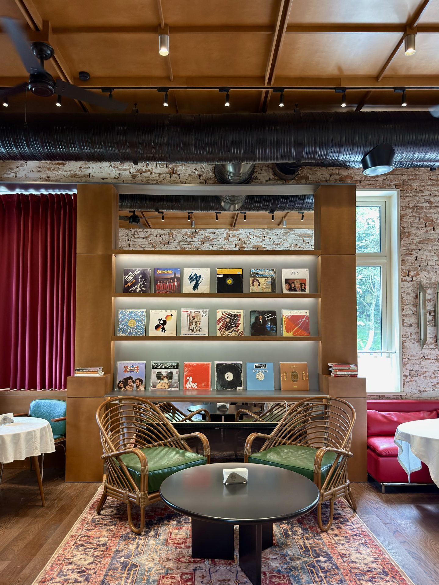 Cabinet Café & Restaurant image 1