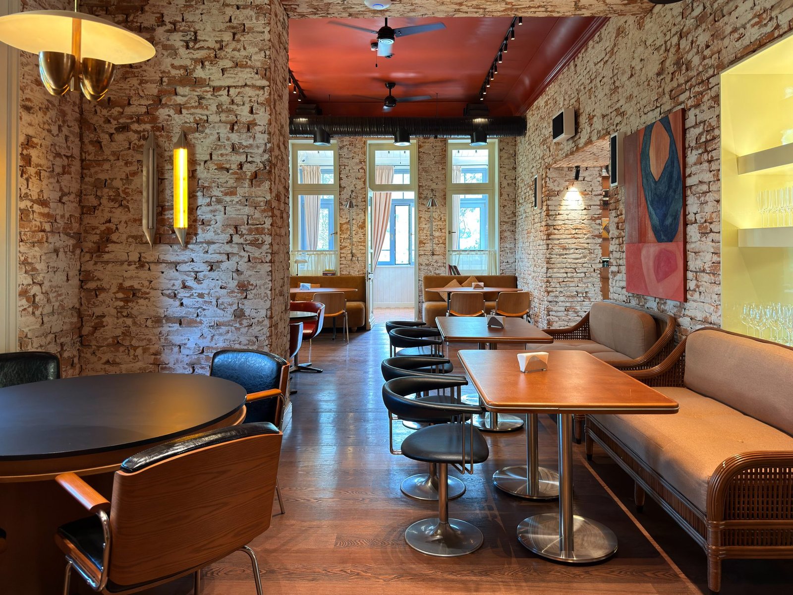 Cabinet Café & Restaurant image 13