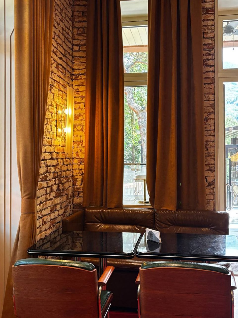 Cabinet Café & Restaurant image 2