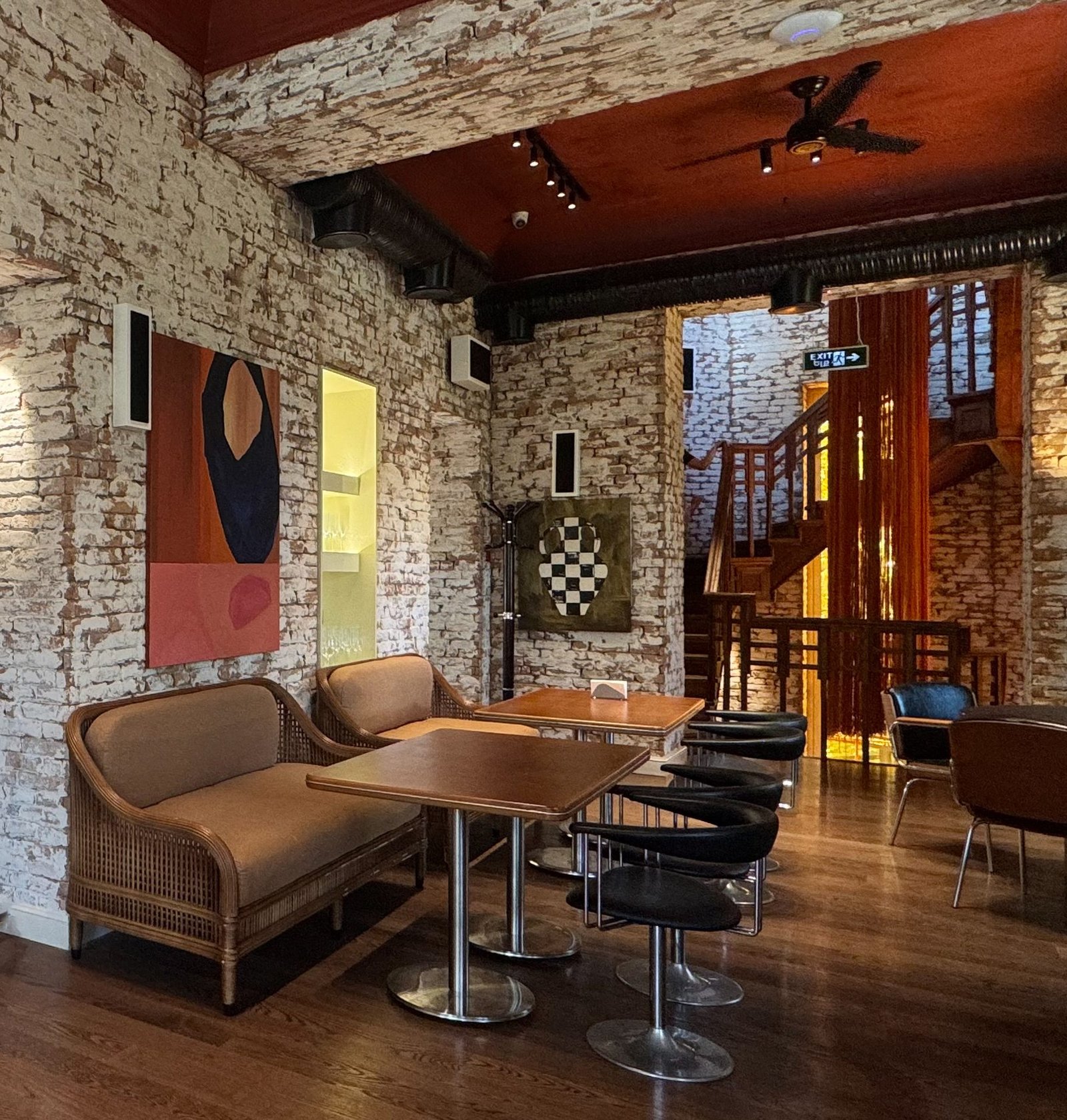 Cabinet Café & Restaurant image 16